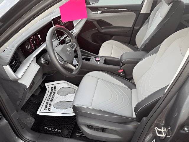 New 2026 Volkswagen Tiguan SE - photo - 5