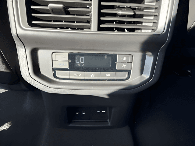 New 2026 Volkswagen Atlas SE w/Technology - photo - 6