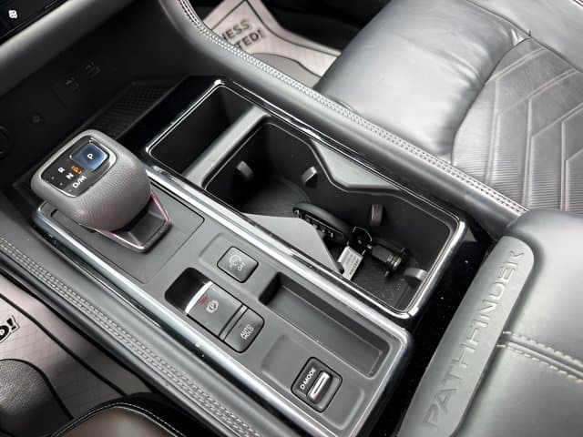 Pre-Owned 2022 Nissan Pathfinder Platinum - photo - 14
