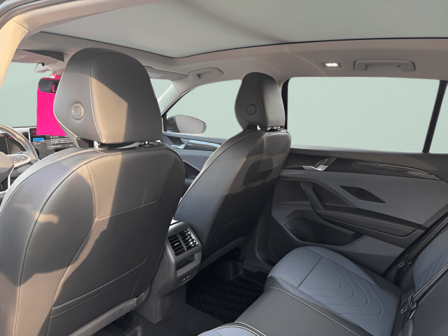 New 2026 Volkswagen Tiguan SE - photo - 6
