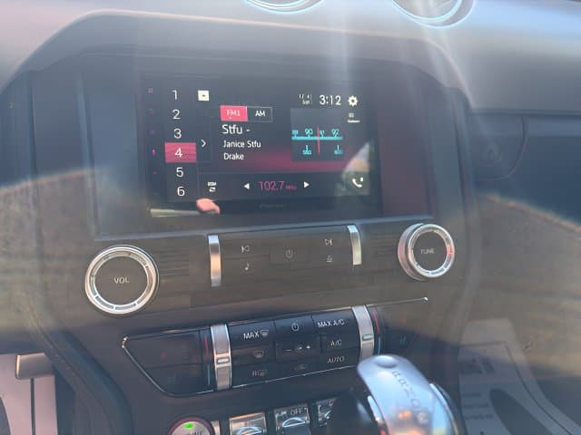 Pre-Owned 2018 Ford Mustang EcoBoost Premium - photo - 10
