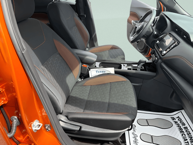 Pre-Owned 2023 Nissan Kicks SR - photo - 24
