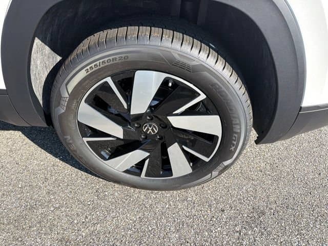 New 2026 Volkswagen Atlas Cross Sport SE w/Technology - photo - 9