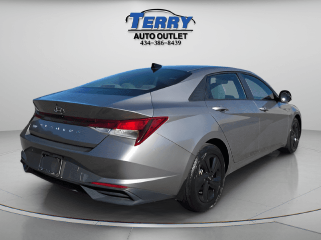 Pre-Owned 2023 Hyundai Elantra SEL - photo - 7