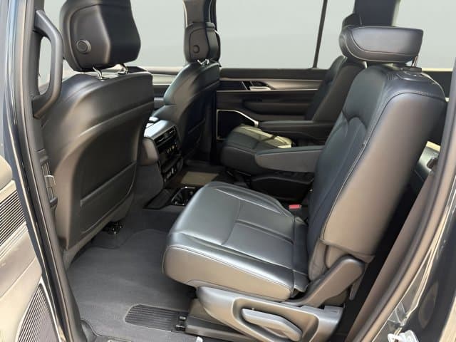 Pre-Owned 2025 Jeep Wagoneer Series III - photo - 5