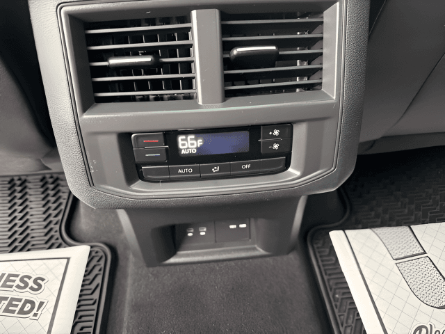 Pre-Owned 2023 Volkswagen Atlas 3.6L V6 SEL R-Line - photo - 8