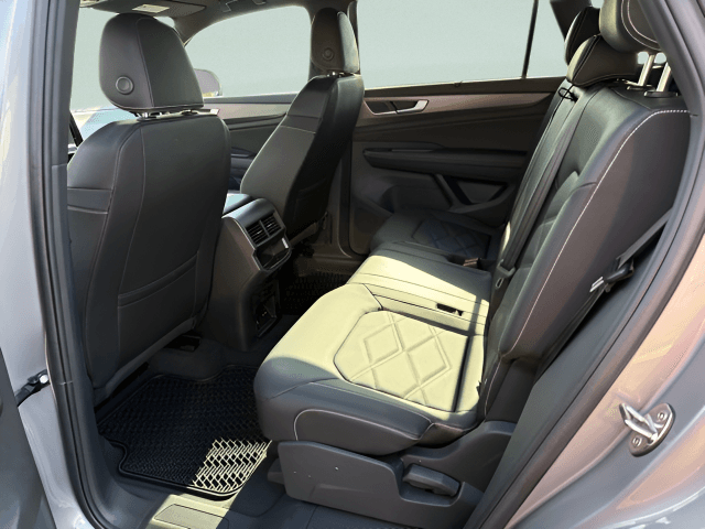 New 2026 Volkswagen Atlas Cross Sport SE w/Technology - photo - 5