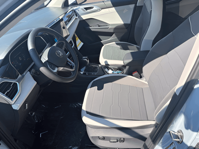 New 2027 Volkswagen Taos 1.5T SE - photo - 4