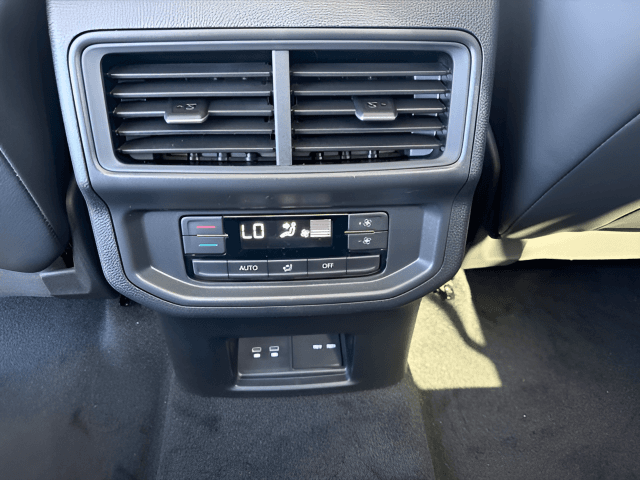 New 2027 Volkswagen Atlas SE w/Technology - photo - 8