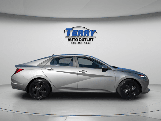 Pre-Owned 2023 Hyundai Elantra SEL - photo - 0