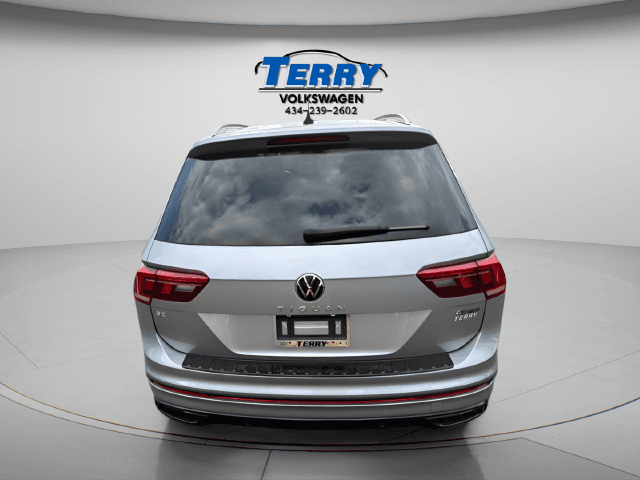 Pre-Owned 2024 Volkswagen Tiguan 2.0T SE R-Line Black - photo - 3