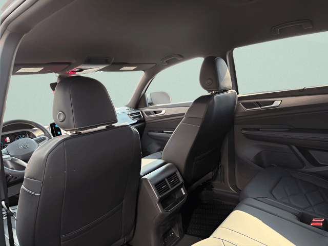 New 2026 Volkswagen Atlas Cross Sport SE w/Technology - photo - 6