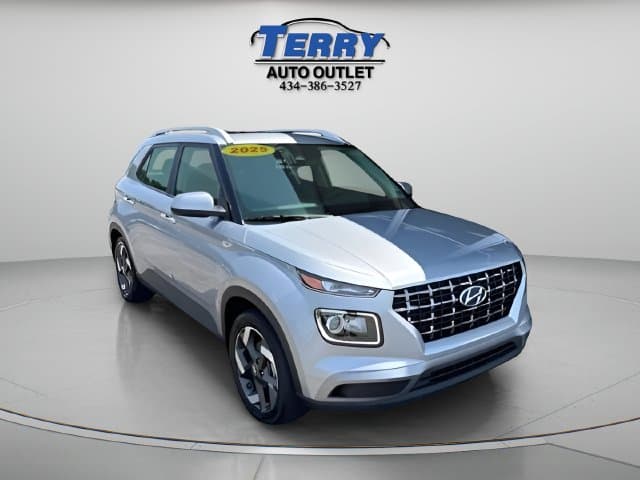 Pre-Owned 2025 Hyundai Venue SEL - photo - 1