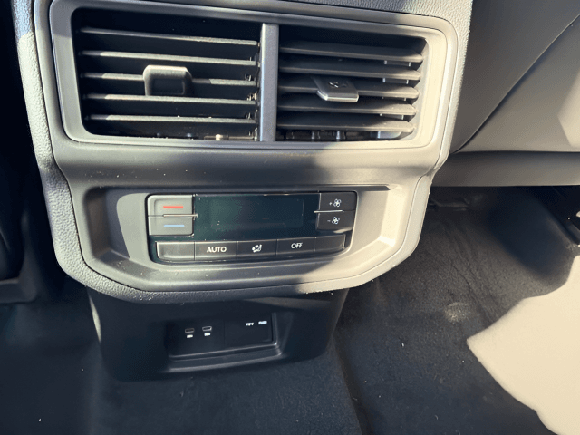 New 2027 Volkswagen Atlas SE w/Technology - photo - 8