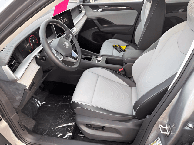 New 2026 Volkswagen Tiguan SE - photo - 4