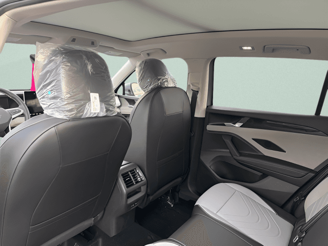New 2026 Volkswagen Tiguan SE - photo - 6