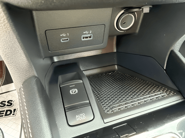 Pre-Owned 2023 Nissan Kicks SR - photo - 20