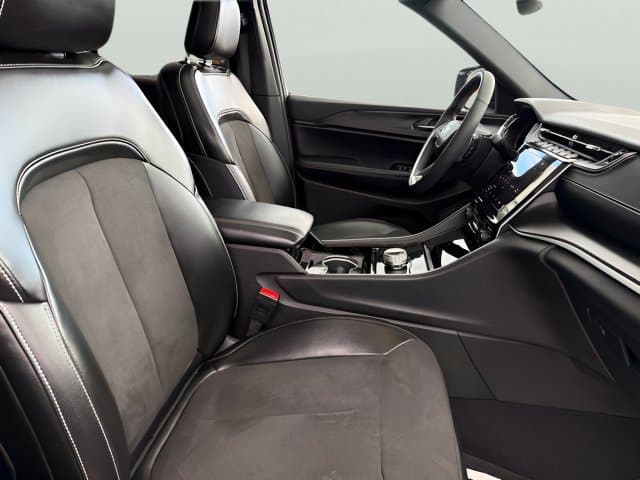 Pre-Owned 2023 Jeep Grand Cherokee Altitude X - photo - 14