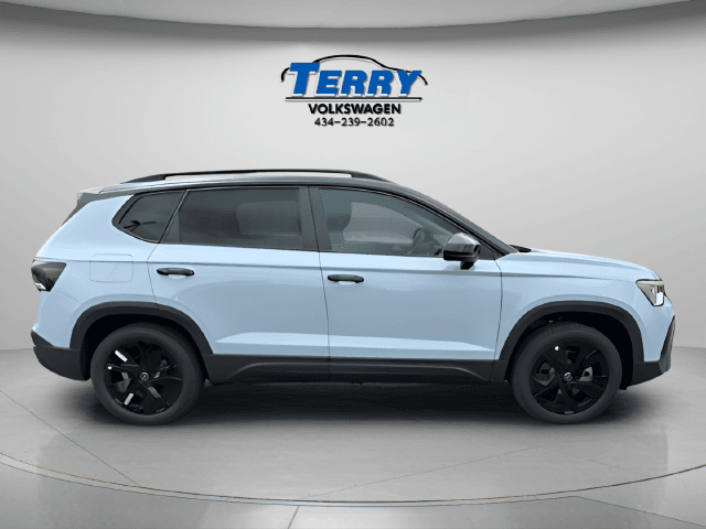 New 2026 Volkswagen Taos 1.5T SE Black - photo - 1
