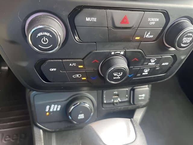 Pre-Owned 2023 Jeep Renegade Latitude - photo - 9