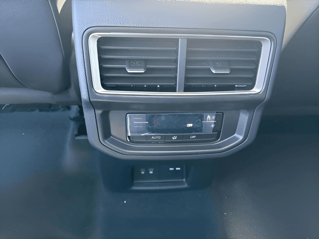 New 2026 Volkswagen Atlas SE w/Technology - photo - 8