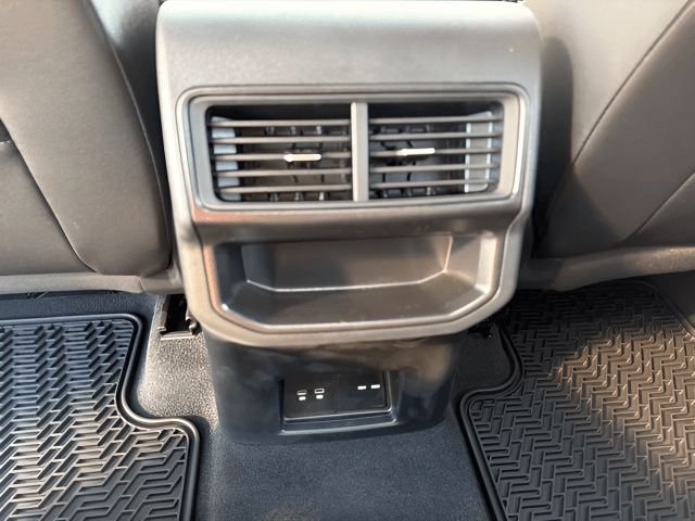 New 2026 Volkswagen Atlas Cross Sport SE w/Technology - photo - 7