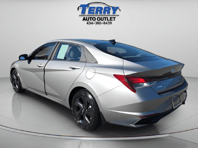 Pre-Owned 2023 Hyundai Elantra SEL - photo - 5