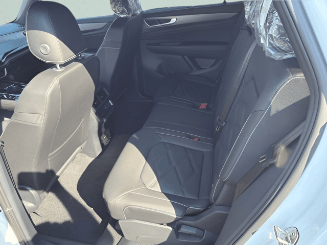 New 2026 Volkswagen Atlas Cross Sport SE w/Technology - photo - 5