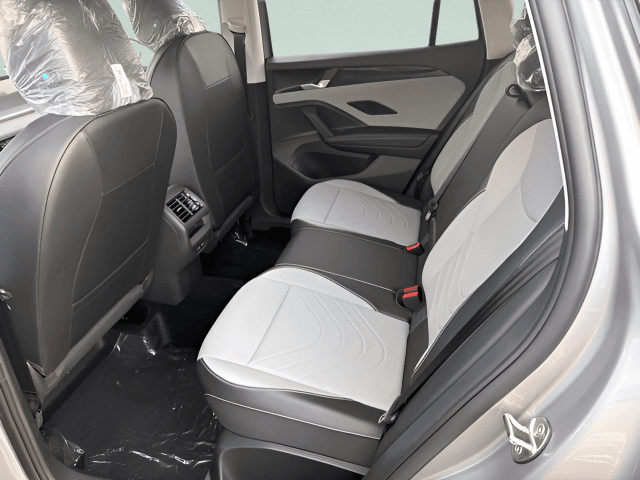 New 2026 Volkswagen Tiguan SE - photo - 5