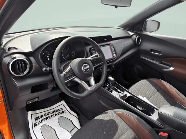 Pre-Owned 2023 Nissan Kicks SR - photo - 3