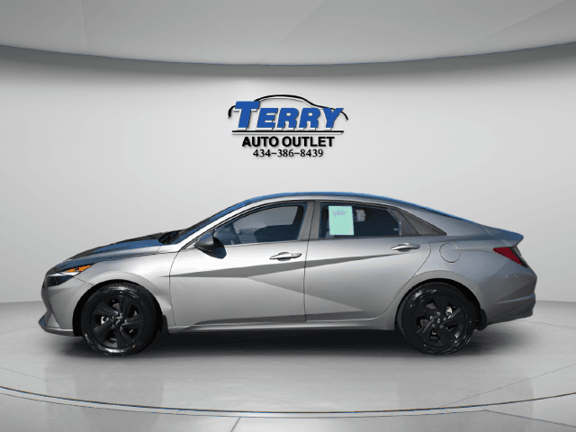 Pre-Owned 2023 Hyundai Elantra SEL - photo - 4