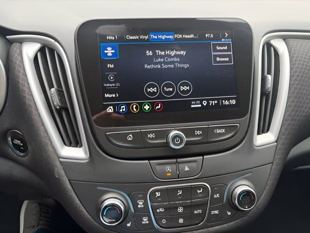 Pre-Owned 2024 Chevrolet Malibu LT - photo - 10