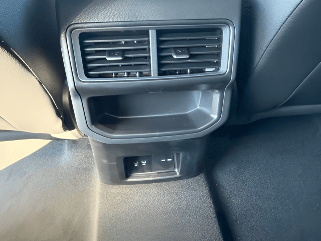 New 2026 Volkswagen Atlas Cross Sport SE w/Technology - photo - 7
