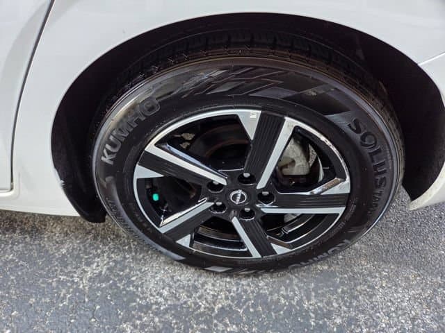 Pre-Owned 2024 Nissan Sentra SV - photo - 12