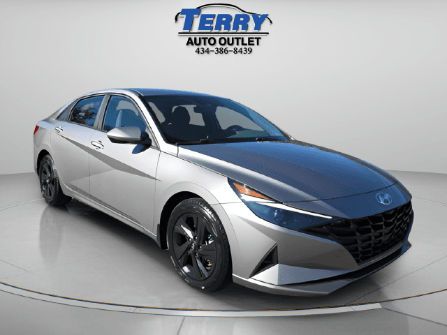 Pre-Owned 2023 Hyundai Elantra SEL - photo - 1
