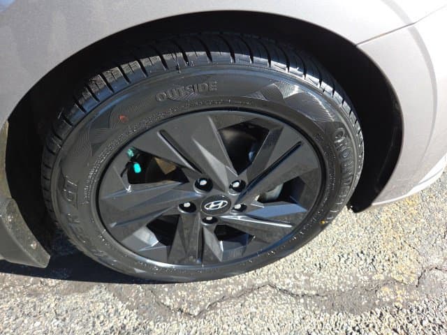 Pre-Owned 2023 Hyundai Elantra SEL - photo - 16