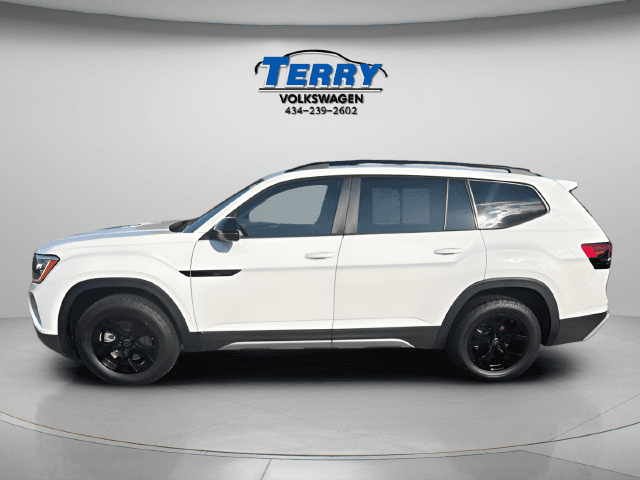 2025 Volkswagen Atlas 2.0T Peak Edition Photo in Forest VA 24551